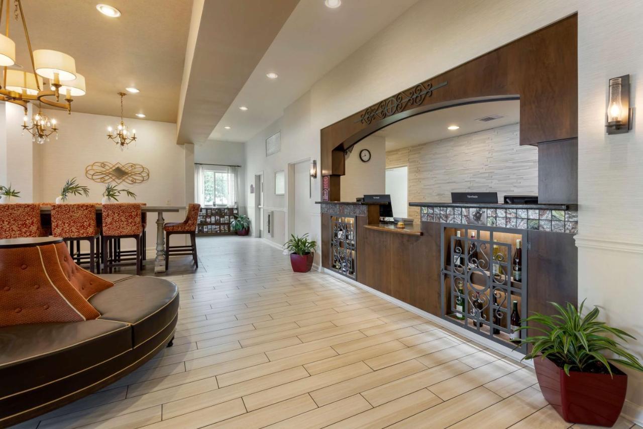Best Western Plus Vineyard Inn And Suites Penn Yan Exterior photo