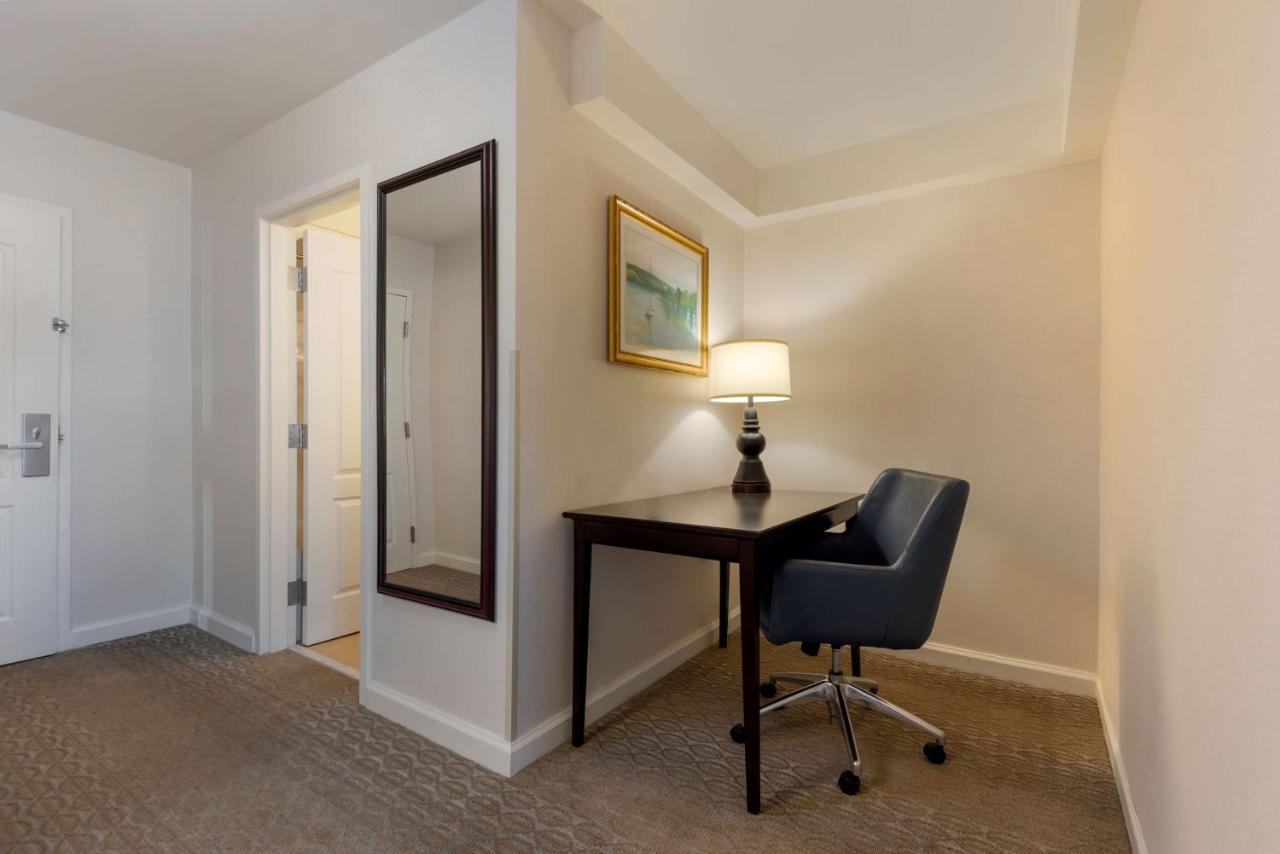 Best Western Plus Vineyard Inn And Suites Penn Yan Exterior photo