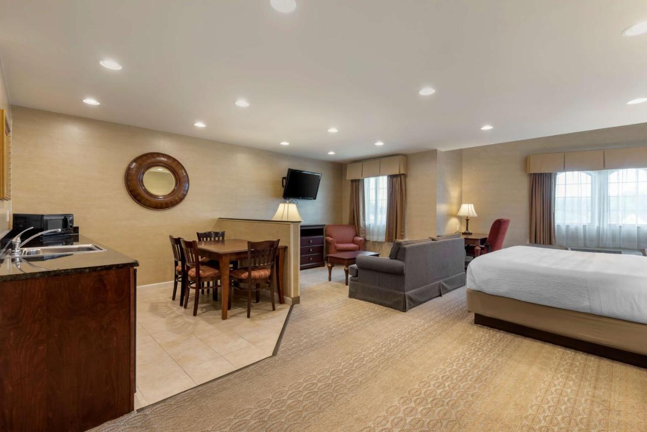 Best Western Plus Vineyard Inn And Suites Penn Yan Exterior photo