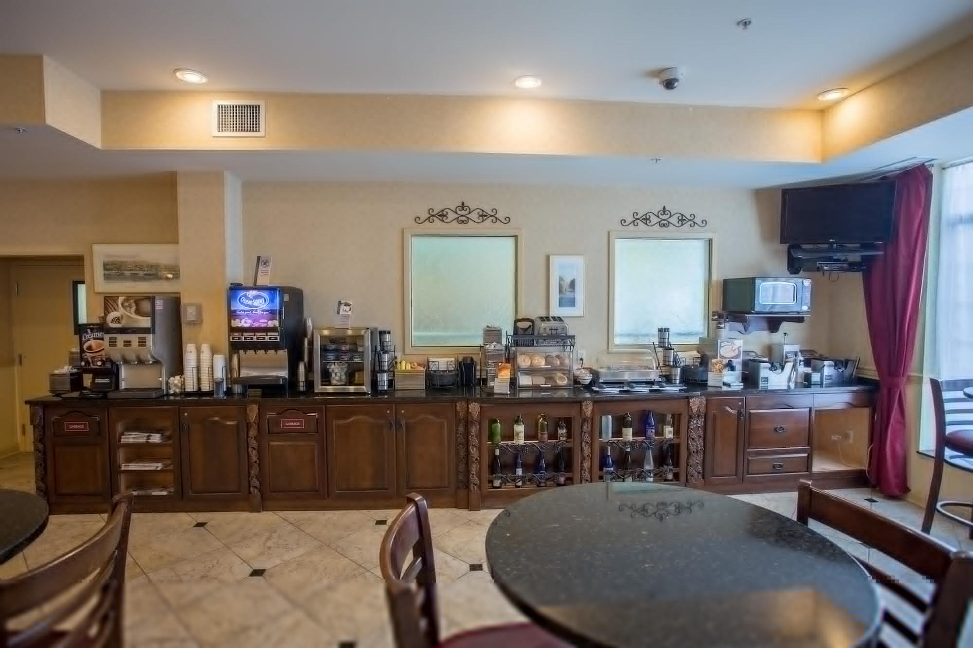 Best Western Plus Vineyard Inn And Suites Penn Yan Exterior photo